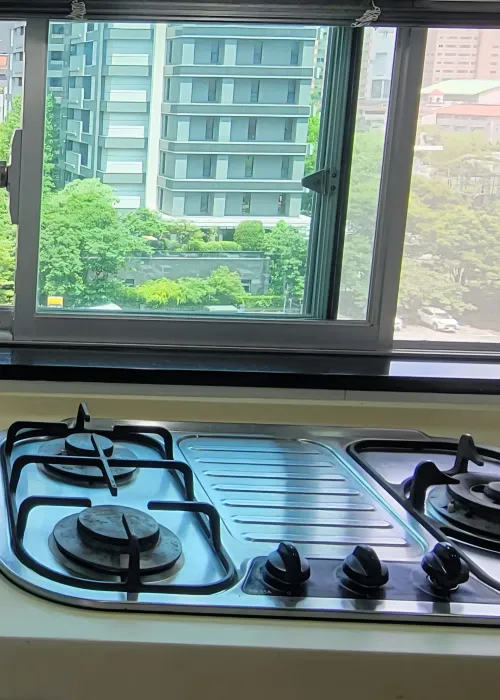 公寓 出租 TWD 39 500 - 信義路五段 - 1 房