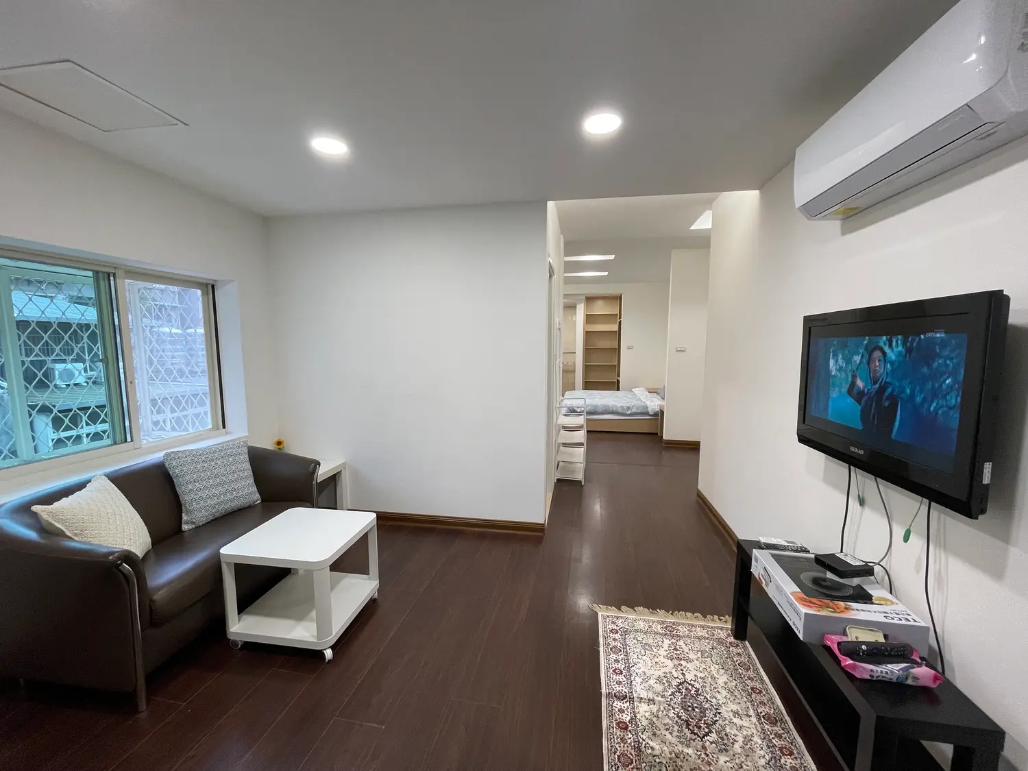 1 room apartment for rent TWD 27 000 - 20 ping - Taipei City, Zhongzheng District slide 1