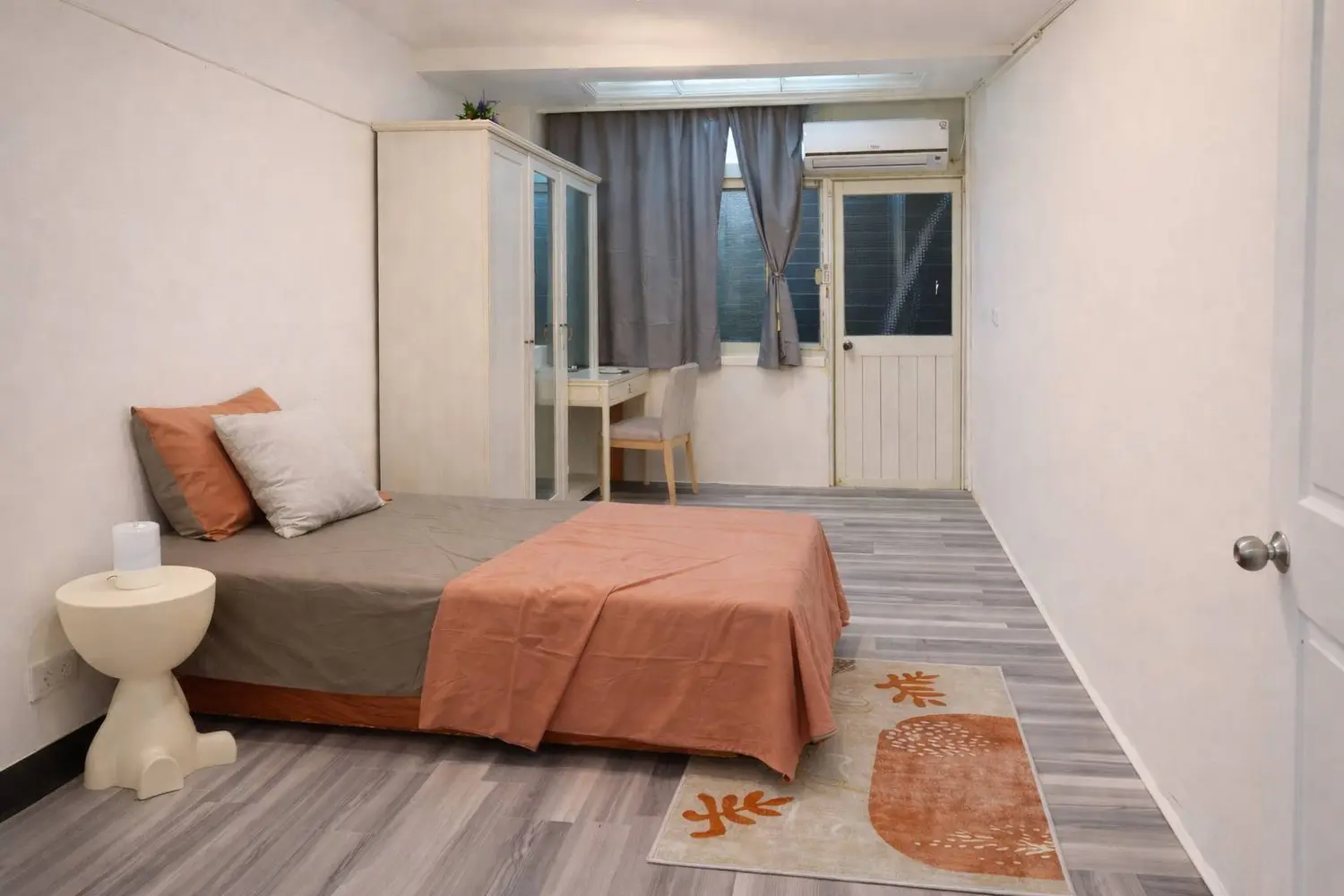 Room for rent in Taipei City, Xinyi District | TWD 10 000 | 5 ping slide 0