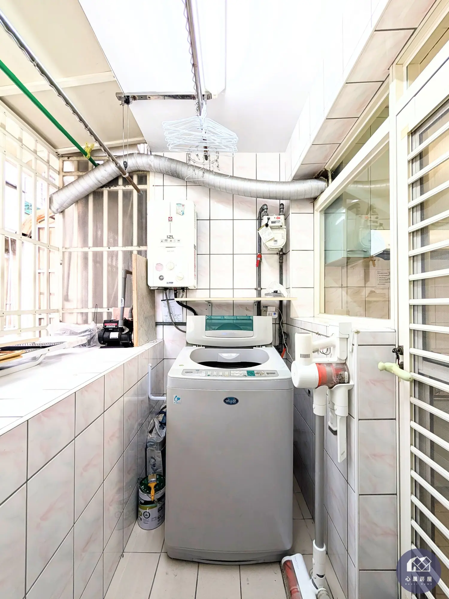 Room for rent in Zhongzheng District, Taipei City | NT$ 19 800 | 4 ping slide 4