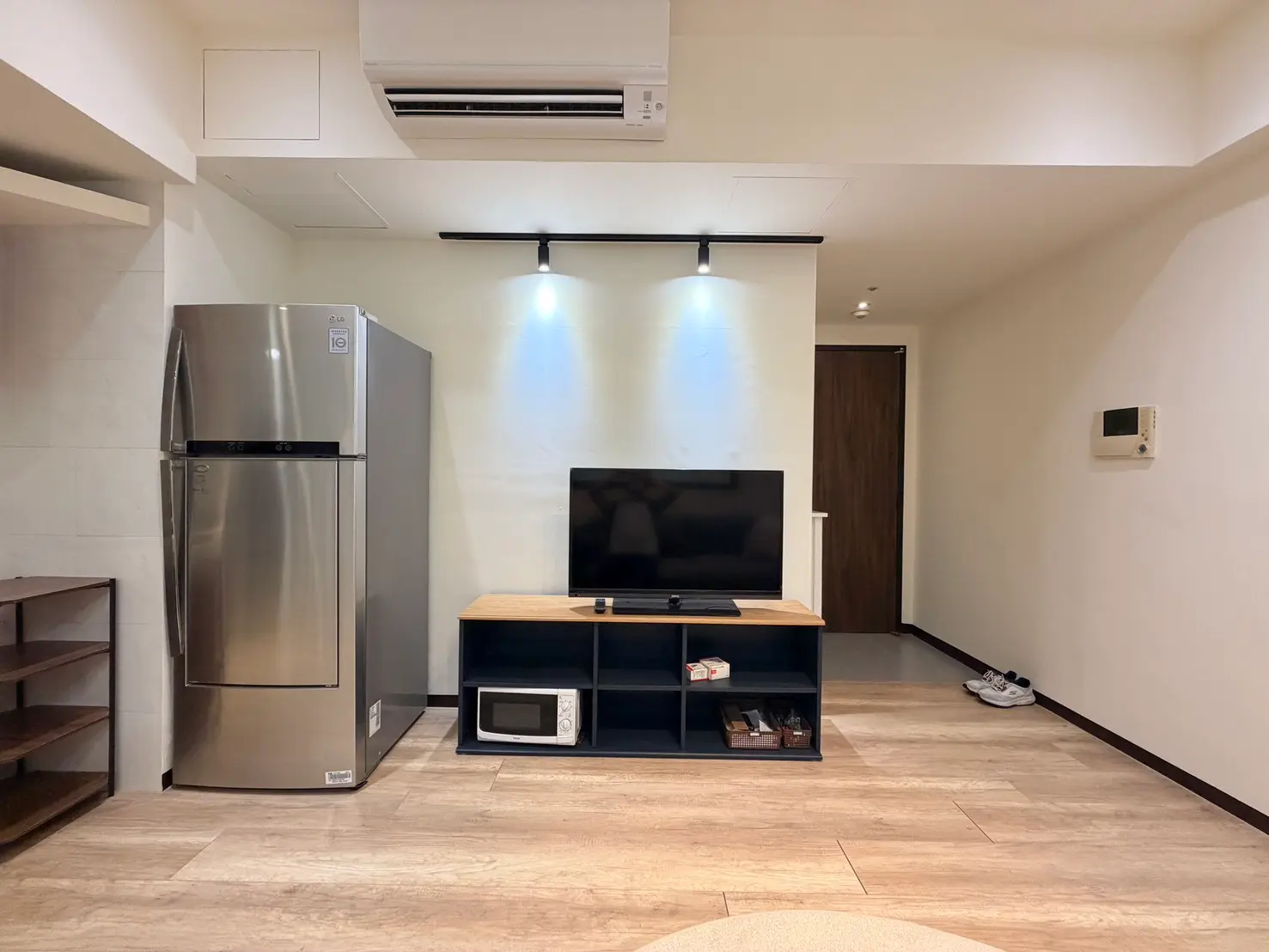 2 bedrooms apartment for rent in Xinyi District, Taipei City | NT$ 54 000 | 18 ping slide 4