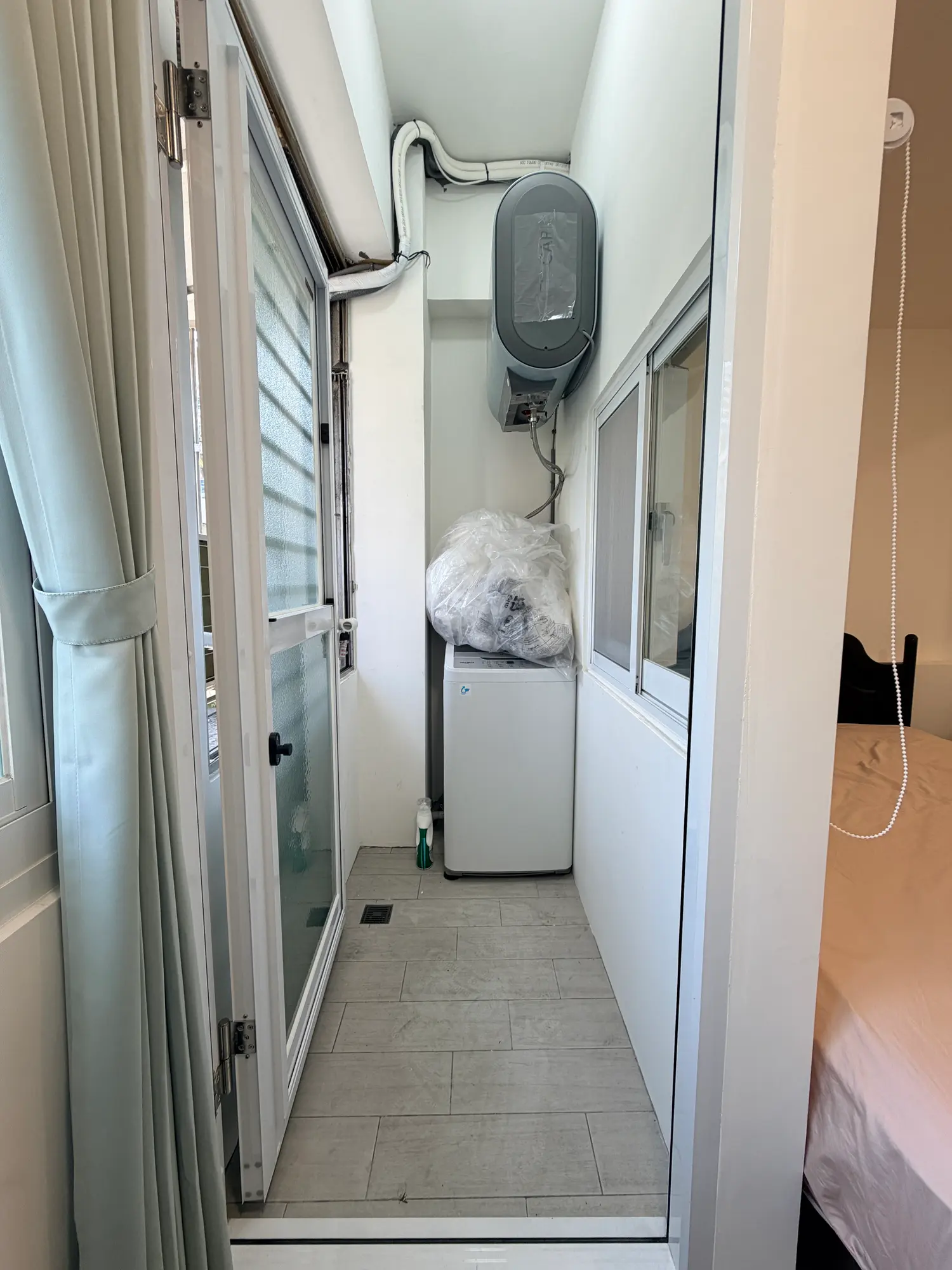 Room for rent in Wanhua District, Taipei City | NT$ 24 000 | 6 ping slide 4