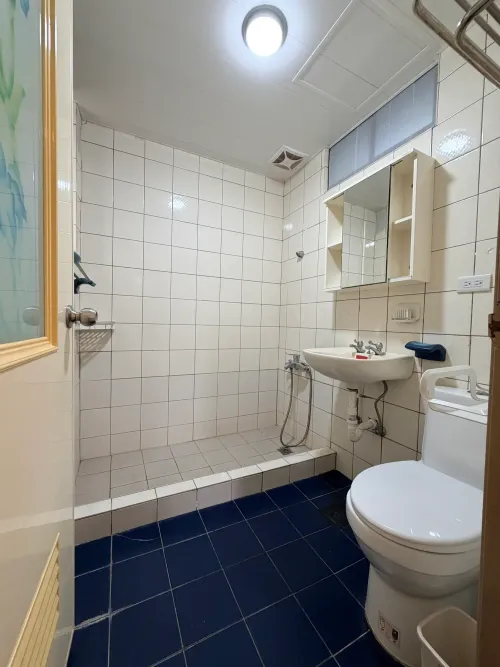 Room for rent NT$ 18 800 - Lane 365, Zhongzheng Road - 4 bedrooms