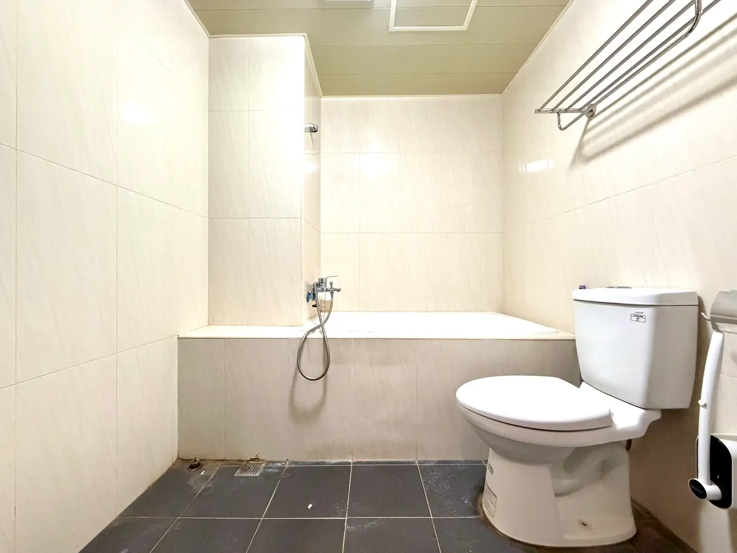 3 bedrooms apartment for rent in Sanmin District, Kaohsiung City | NT$ 26 000 | 23 ping slide 4