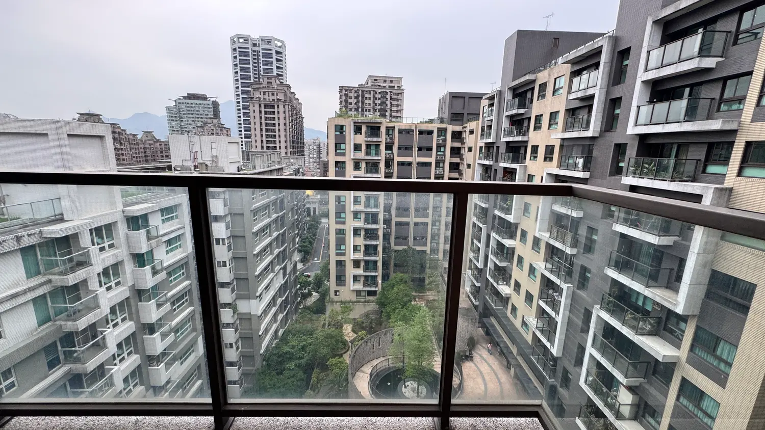 3 bedrooms apartment for rent in Tamsui District, New Taipei City | NT$ 33 000 | 34 ping slide 11