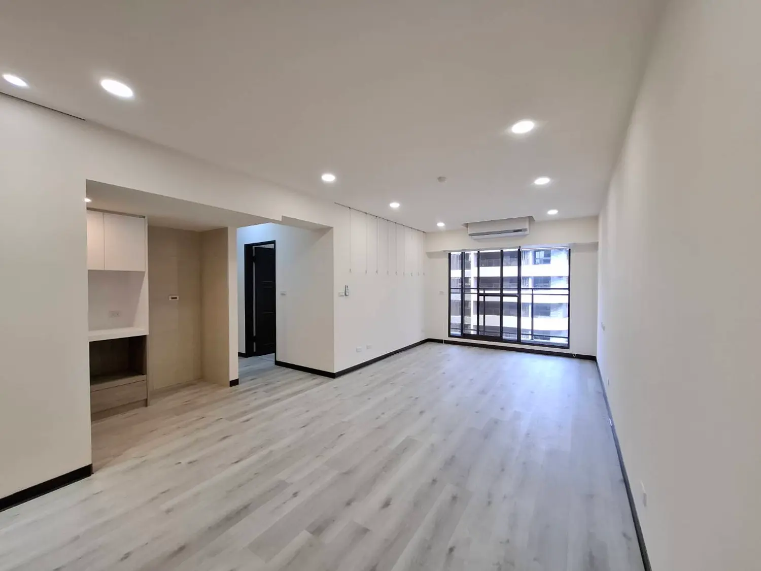 4 bedrooms apartment for rent TWD 37 000 - 28 ping - Luzhu District,Taoyuan City slide 0