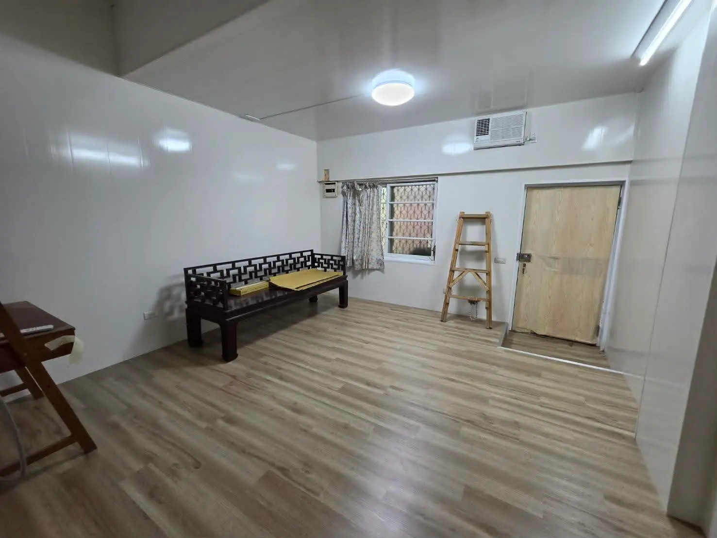 Studio apartment for rent in Zhongshan District, Taipei City | NT$ 12 000 | 10 ping slide 1
