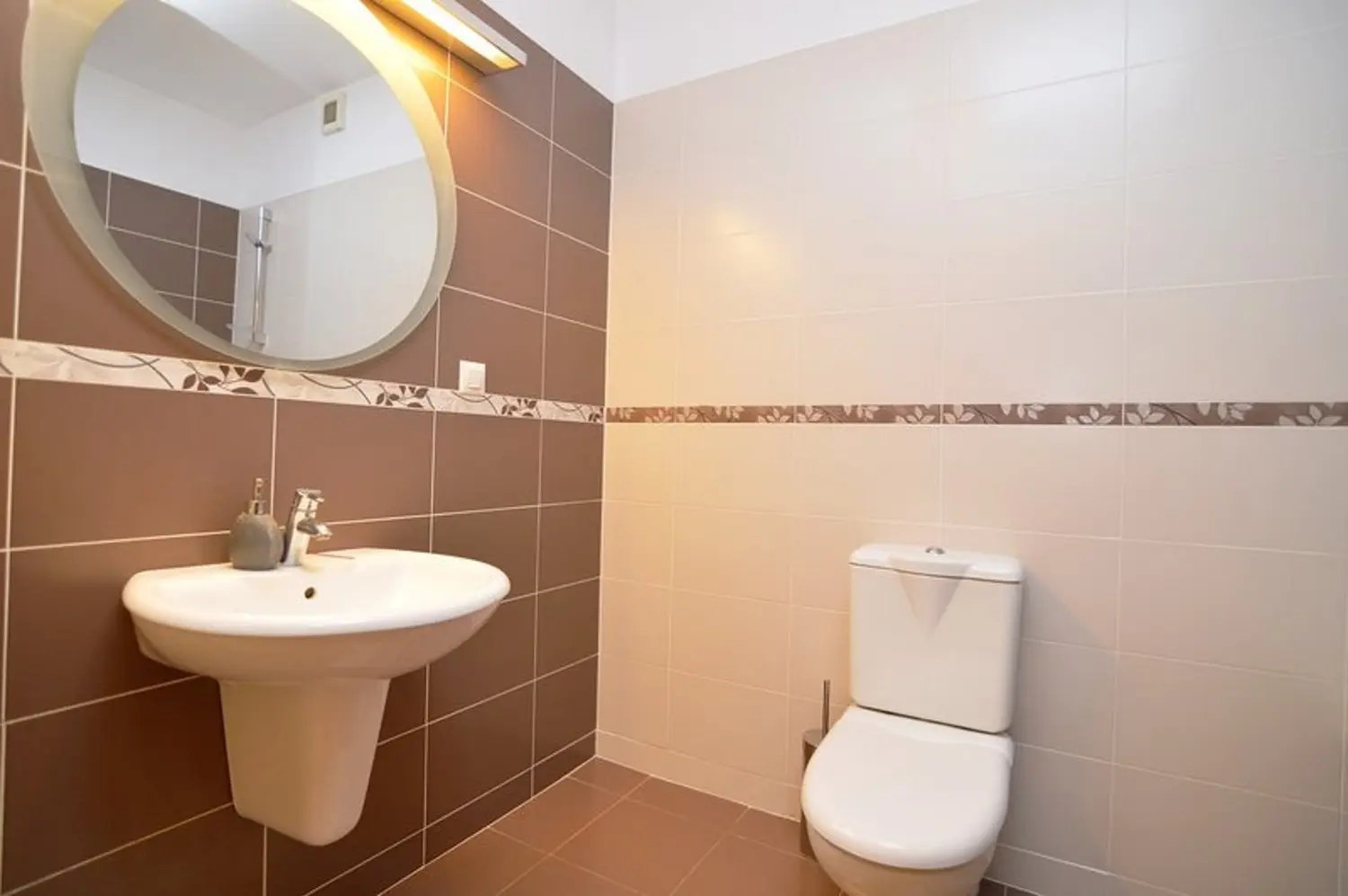 2 bedrooms apartment for rent TWD 28 595 - 70 ping - Xinzhuang District,New Taipei City slide 5