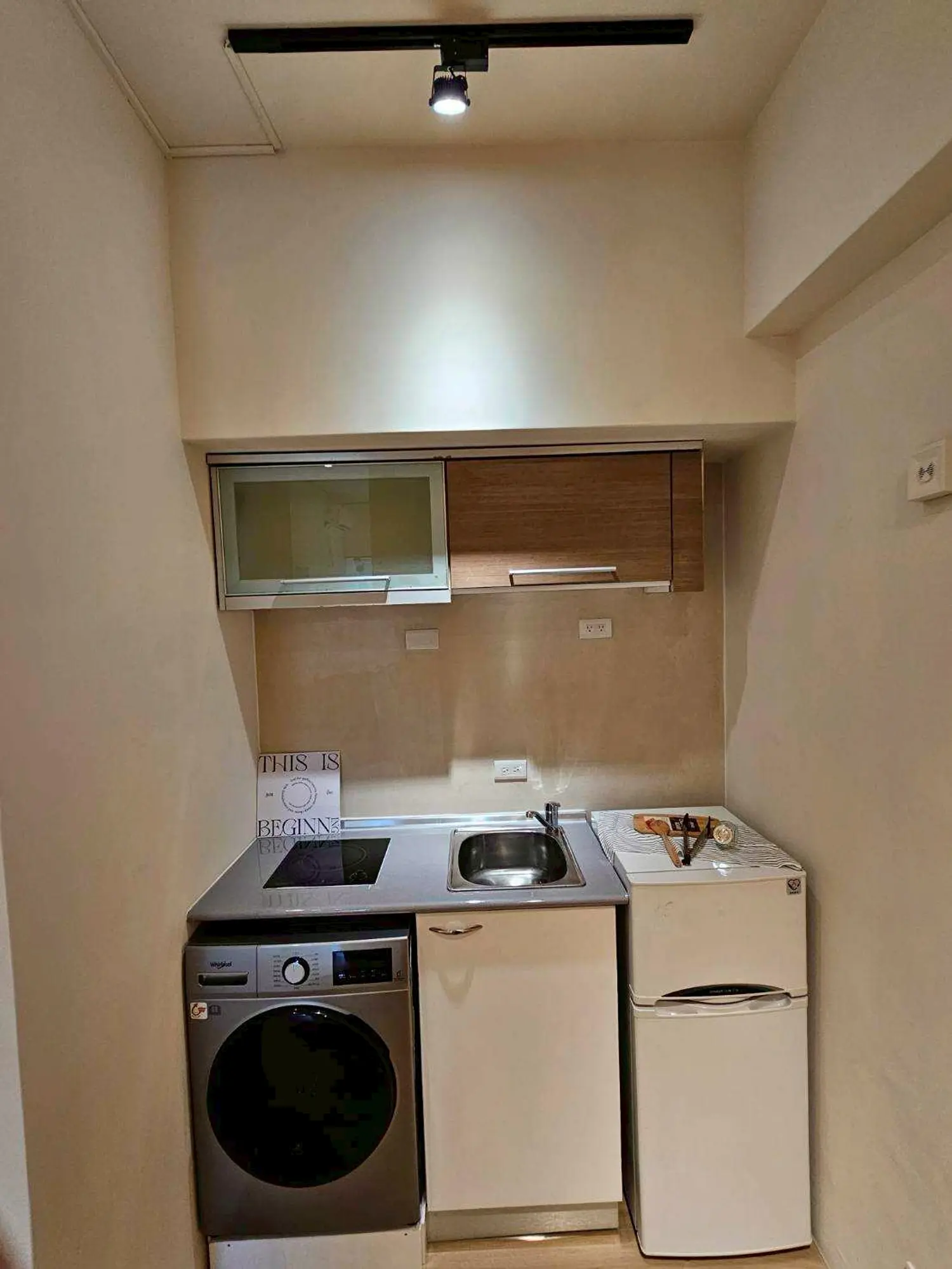 Studio apartment for rent TWD 27 000 - 10 ping - Xindian District,New Taipei City slide 5