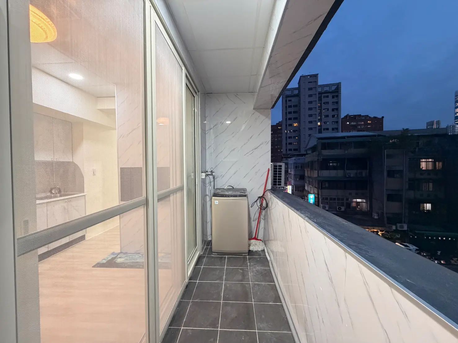 2 bedrooms apartment for rent in Xinyi District, Taipei City | NT$ 38 000 | 16 ping slide 5
