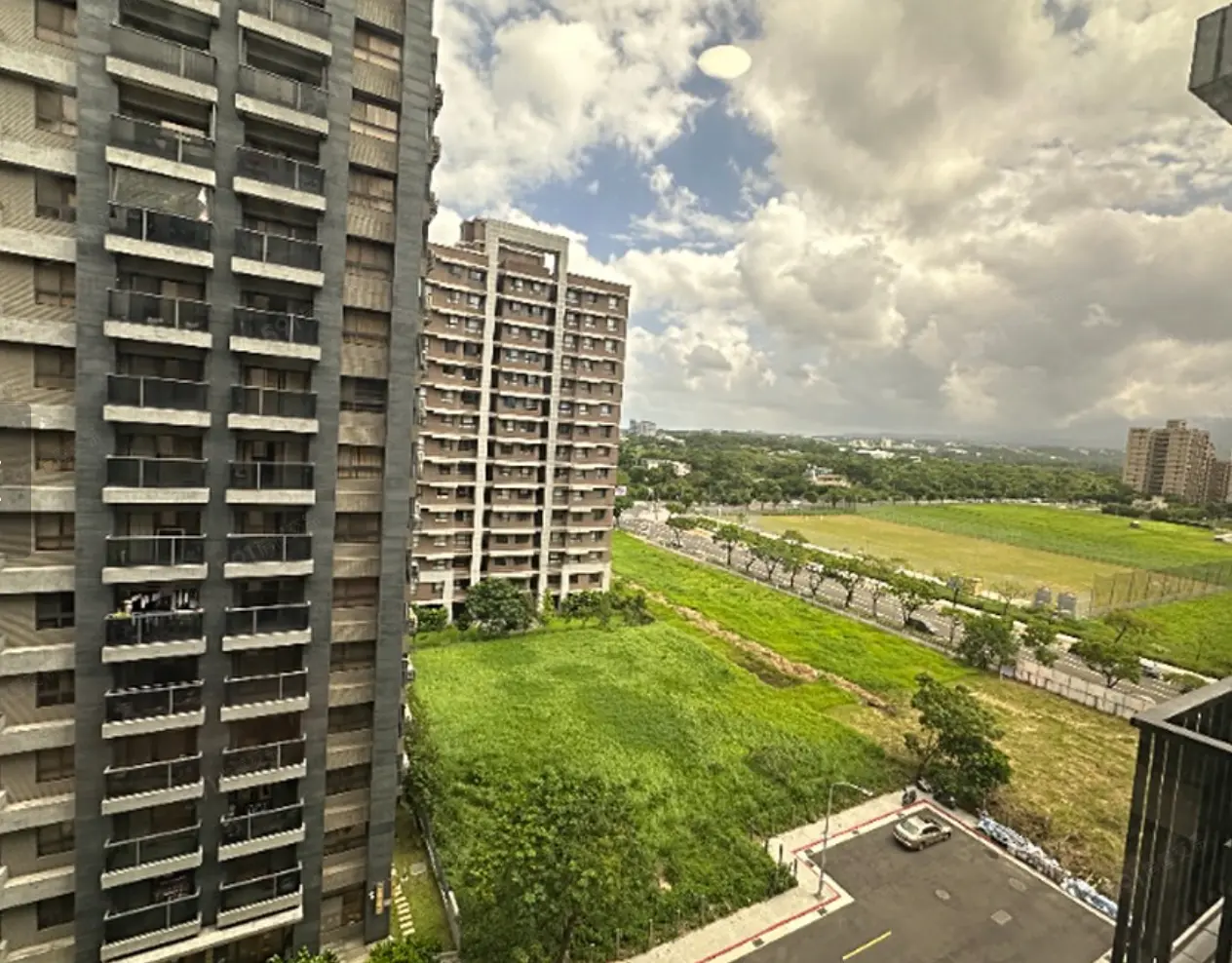 2 bedrooms apartment for rent in Tamsui District, New Taipei City | NT$ 26 800 | 35 ping slide 1