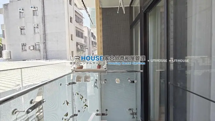 2 bedrooms apartment for rent in Datong District, Taipei City | NT$ 50 000 | 15 ping slide 8