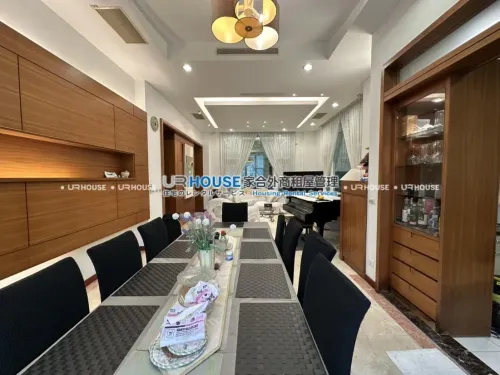 6 bedrooms villa for rent in Tamsui District, New Taipei City | TWD 160 000 | 81 ping slide 1