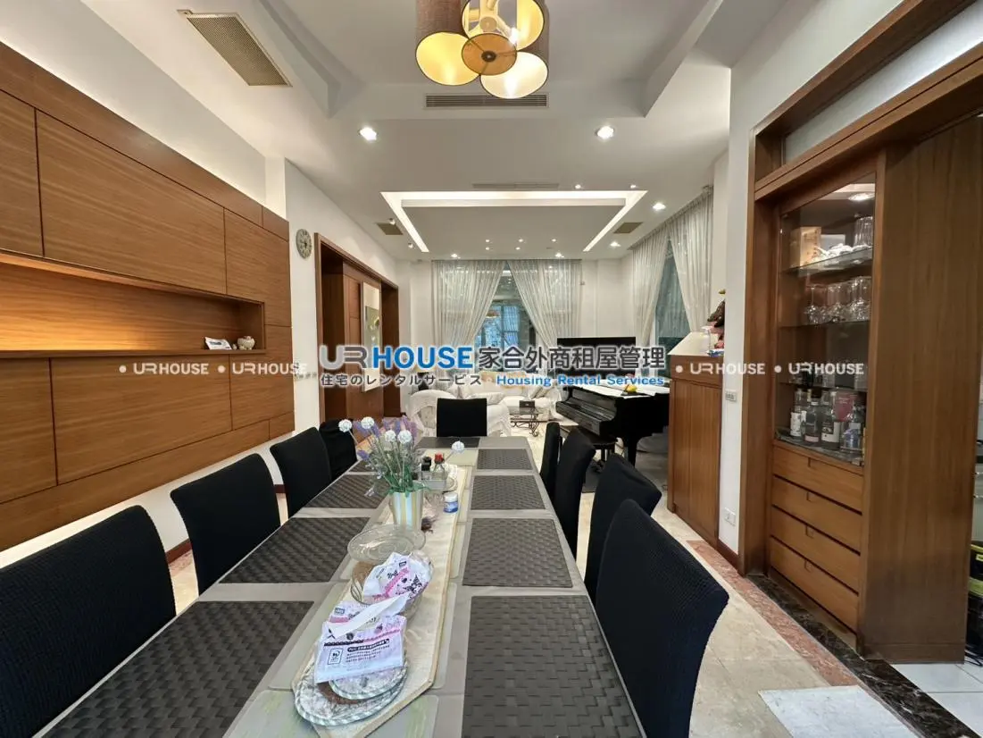 6 bedrooms villa for rent in Tamsui District, New Taipei City | TWD 160 000 | 81 ping slide 1