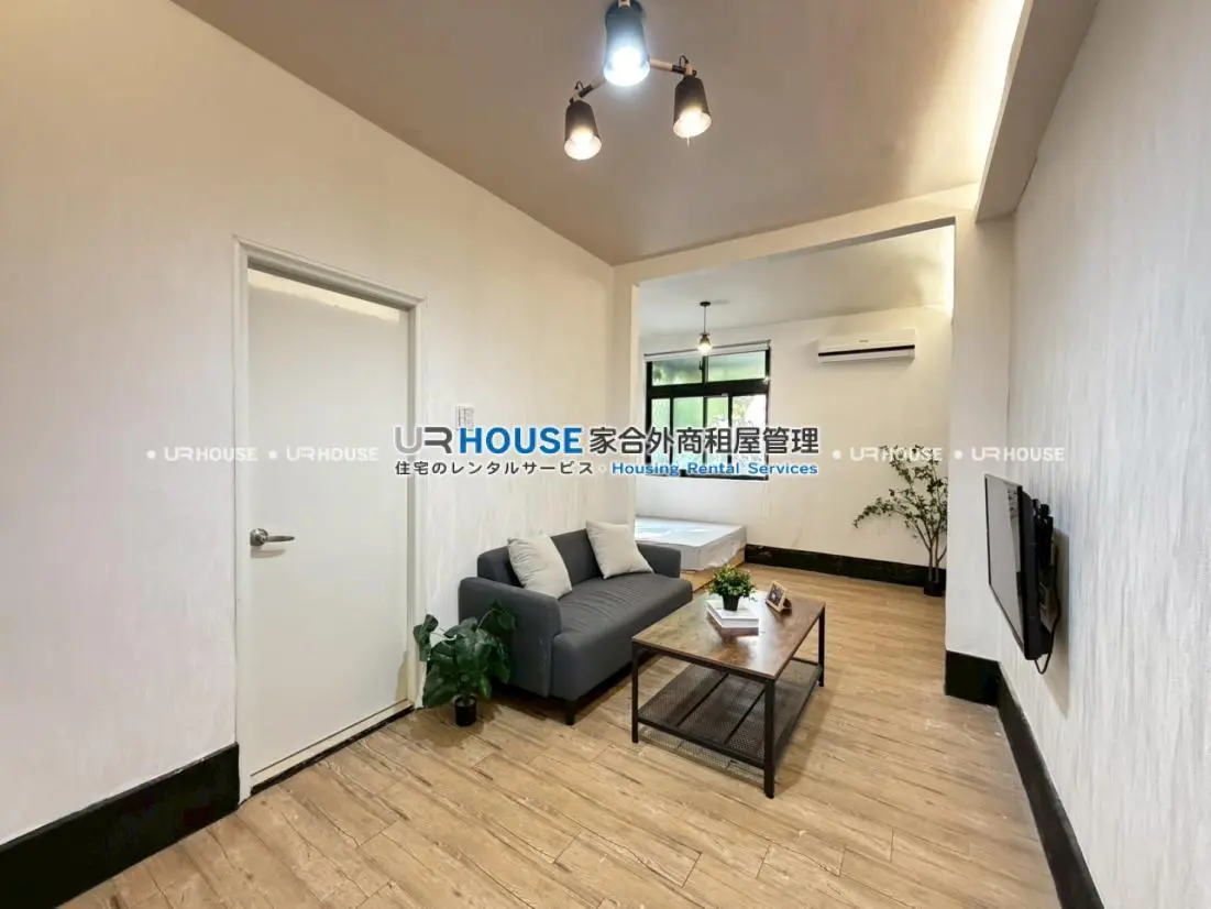 Room for rent in Taipei City, Songshan District | NT$ 27 300 | 9 ping slide 1