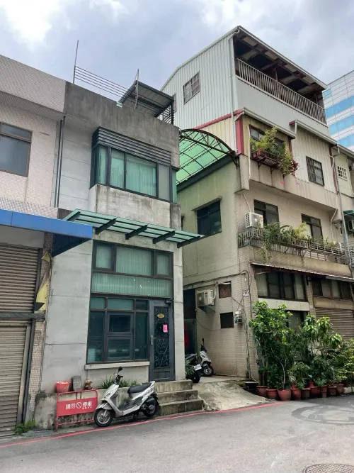 2 bedrooms townhouse for rent in Beitun District, Taichung City | TWD 18 000 | 18 ping slide 6