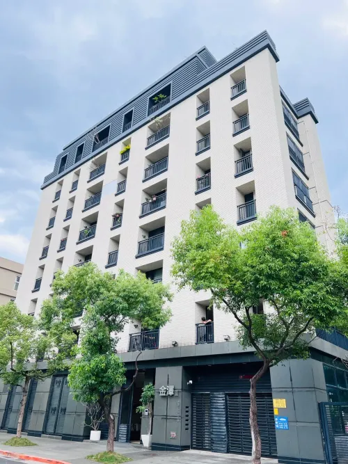 Studio apartment for sale in Zhongshan District, Taipei City | NT$ 69 990 000 | 38 ping slide 8