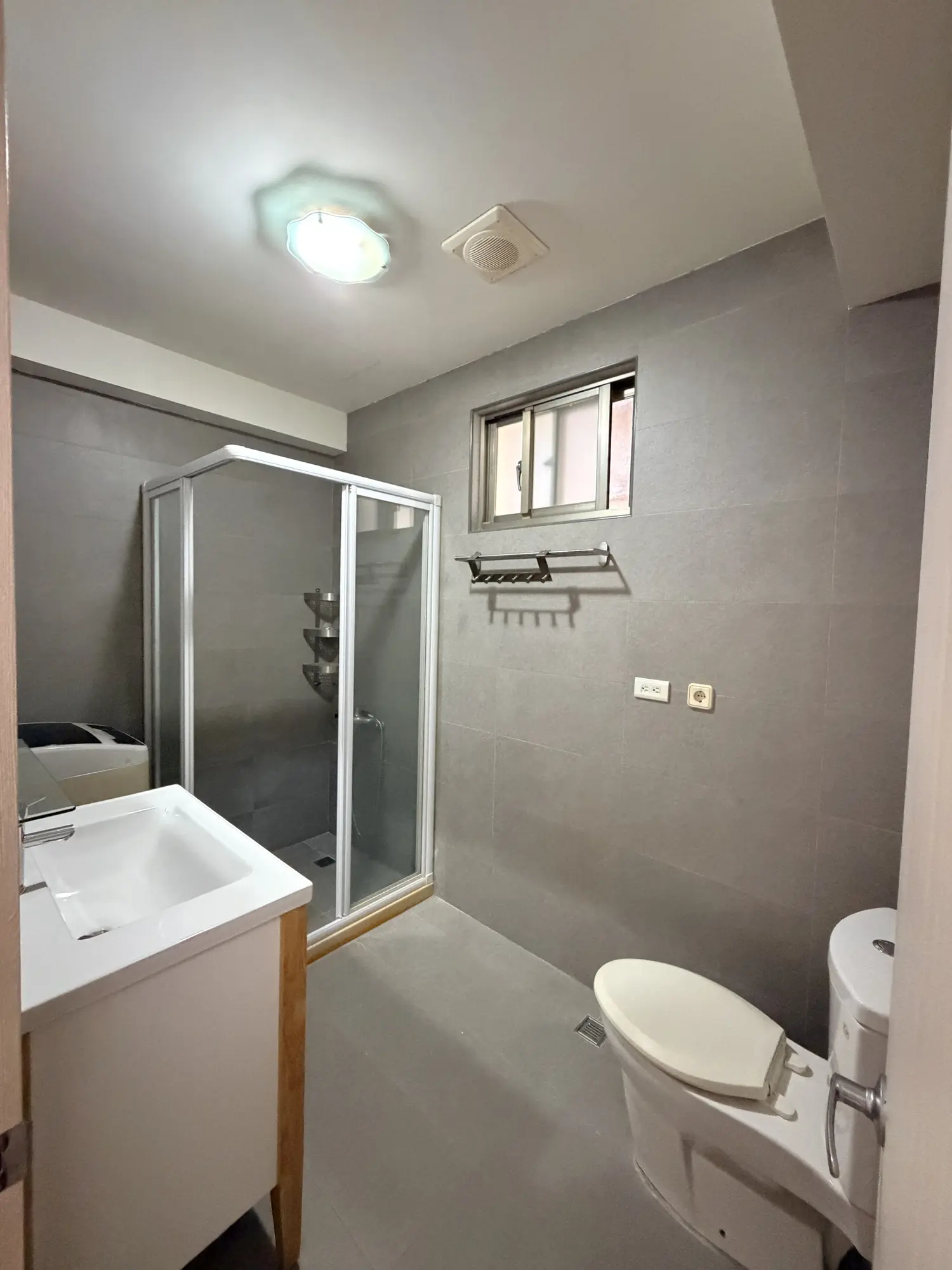 Room for rent in Zhongshan District, Taipei City | NT$ 34 500 | 18 ping slide 6