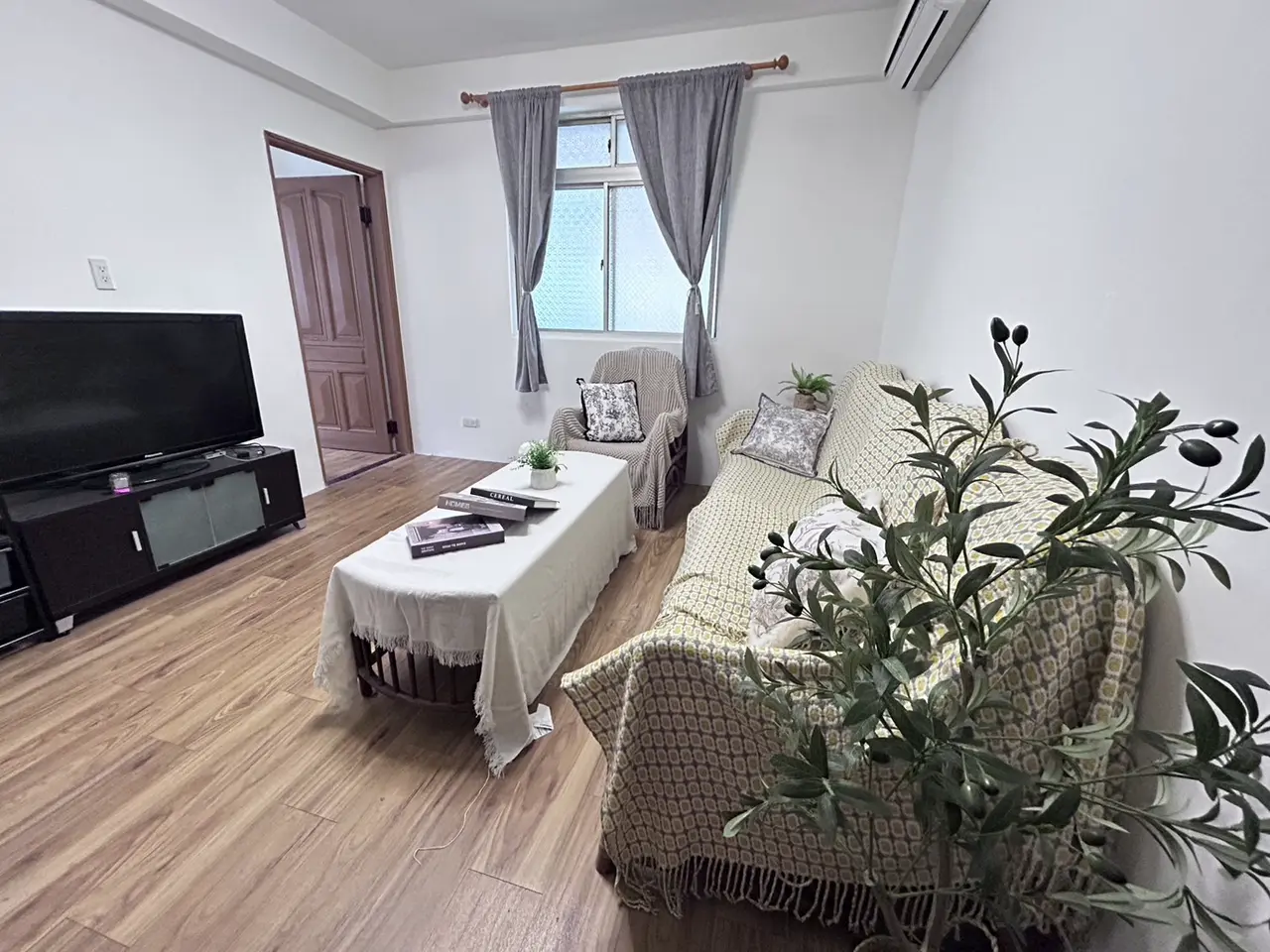 3 bedrooms apartment for rent in Zhongzheng District, Taipei City | TWD 24 000 | 15 ping slide 1