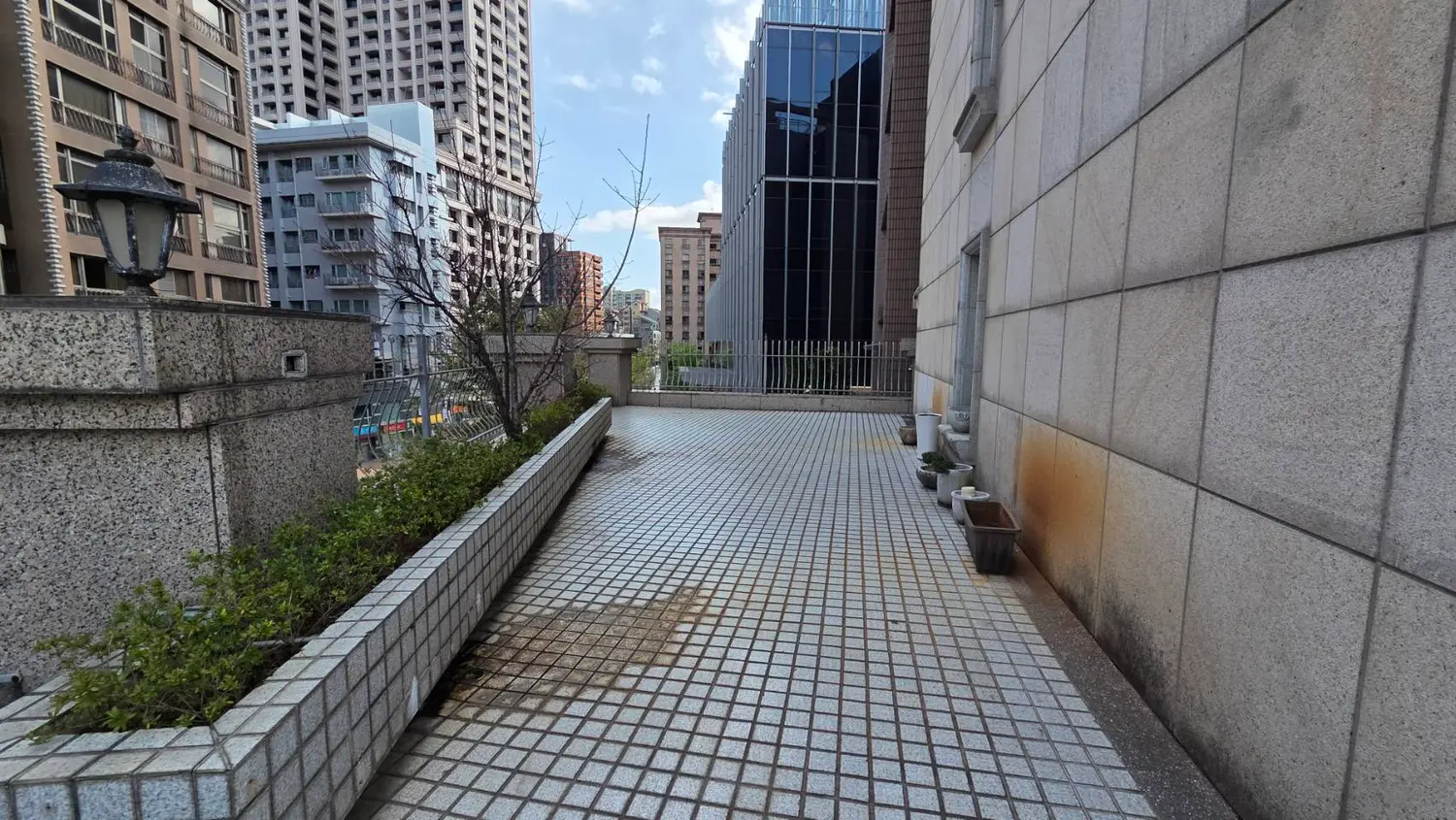 Office for rent in Zhongshan District, Taipei City | NT$ 23 000 | 4 ping slide 6