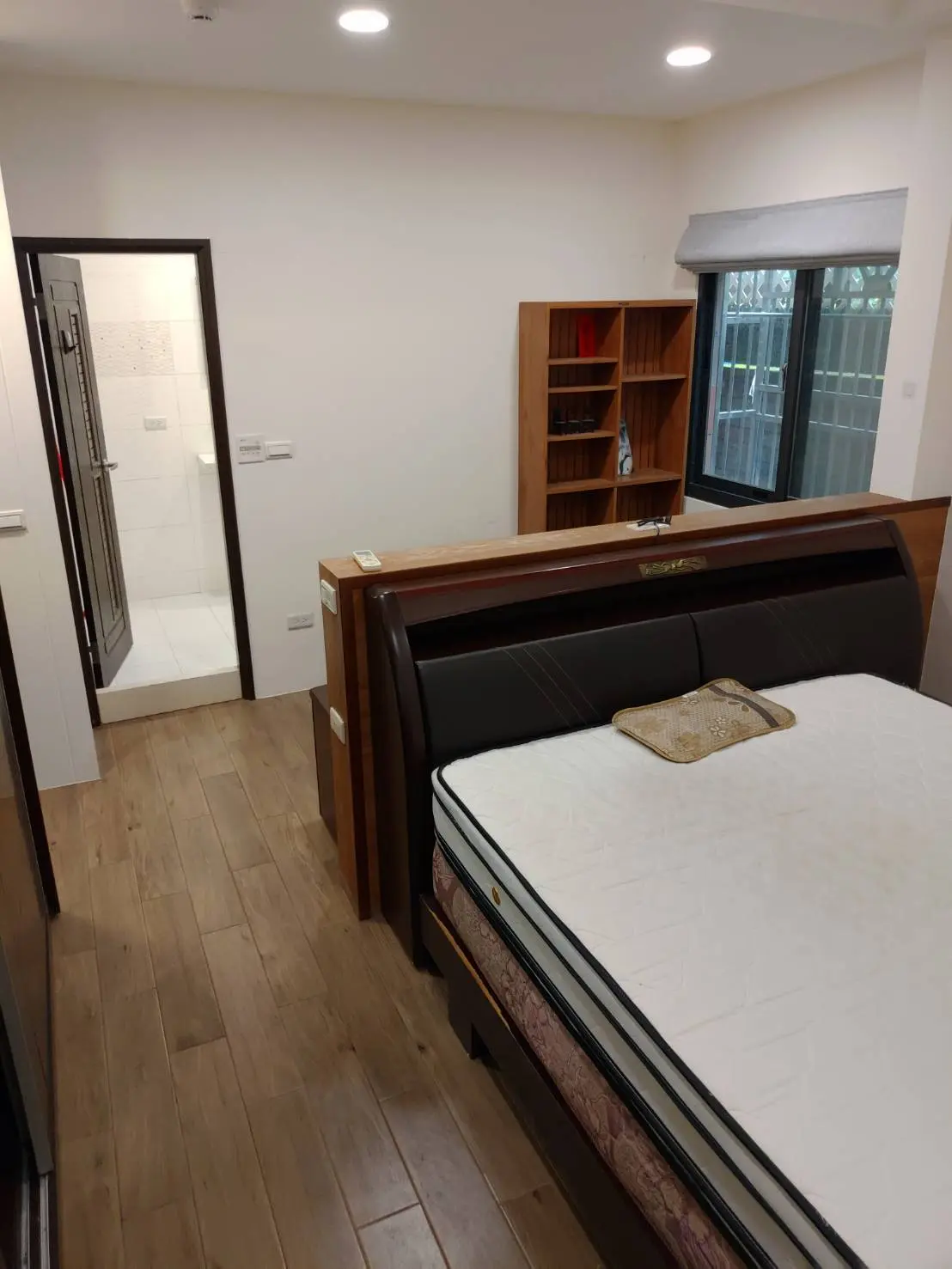 3 bedrooms apartment for rent in Nantun District, Taichung City | NT$ 26 800 | 28 ping slide 1