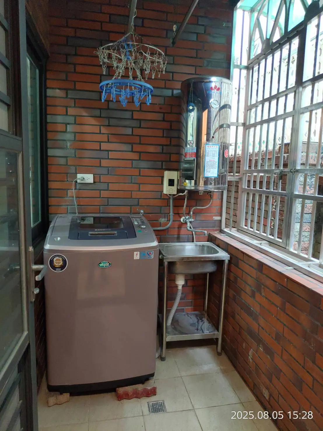 3 bedrooms apartment for rent in Nantun District, Taichung City | NT$ 26 800 | 28 ping slide 6