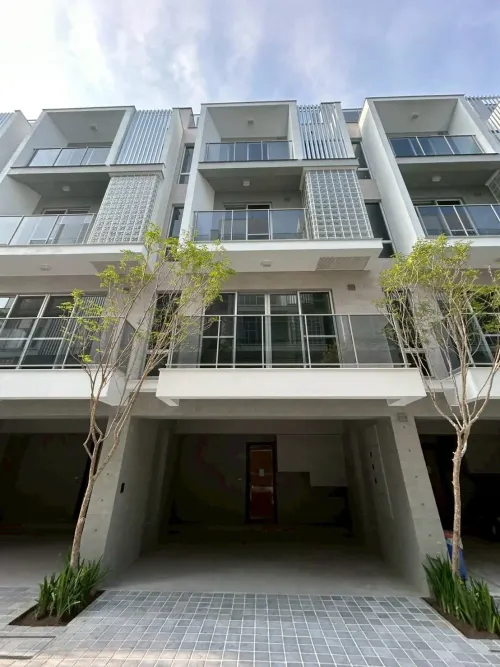 4 bedrooms townhouse for sale in East District, Tainan City | NT$ 38 800 000 | 55 ping slide 1