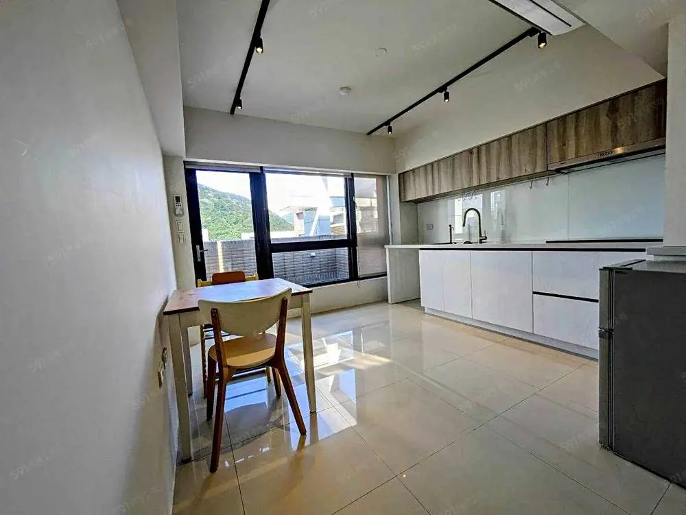 1 room apartment for rent in Shilin District, Taipei City | NT$ 62 000 | 24 ping slide 0