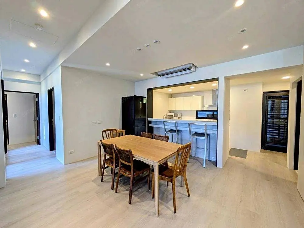 3 bedrooms apartment for rent in Shilin District, Taipei City | NT$ 92 000 | 40 ping slide 0