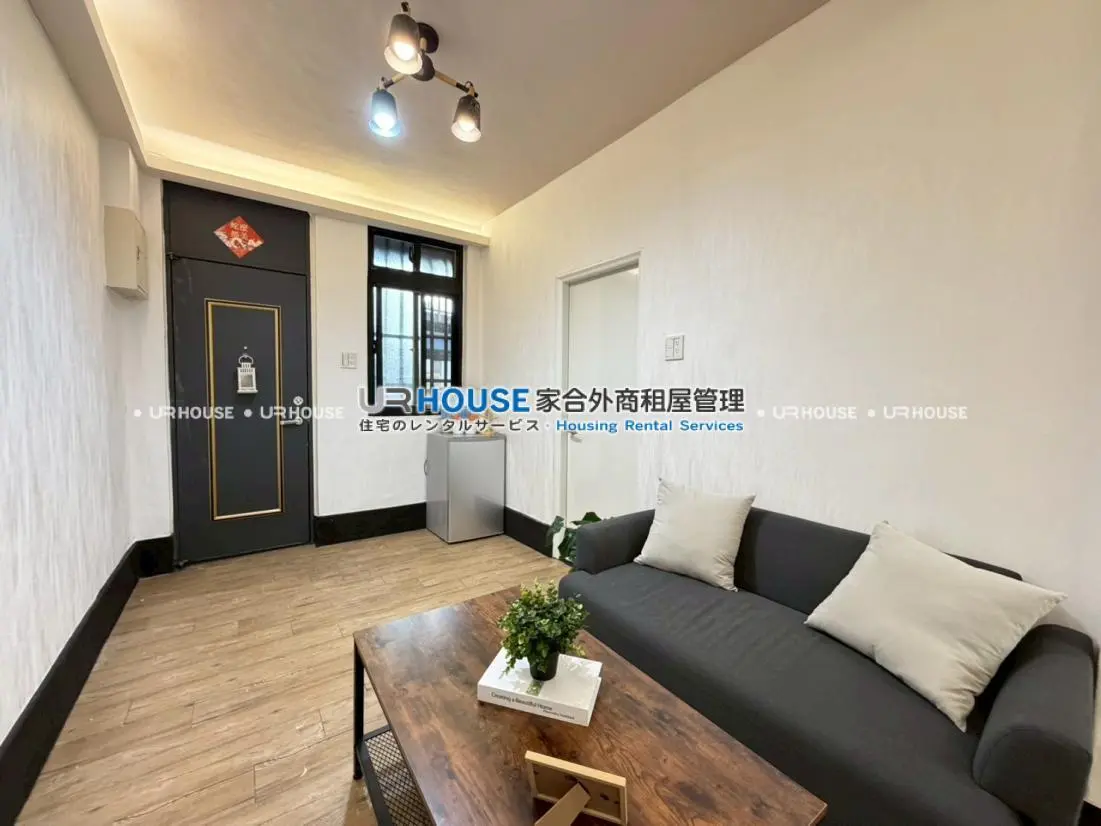 Room for rent in Taipei City, Songshan District | NT$ 27 300 | 9 ping slide 3