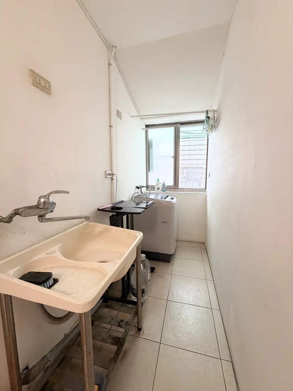 Room for rent in Songshan District, Taipei City | NT$ 9 000 | 5 ping slide 7