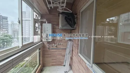 3 bedrooms apartment for rent in Zhongshan District, Taipei City | NT$ 50 000 | 29 ping slide 13