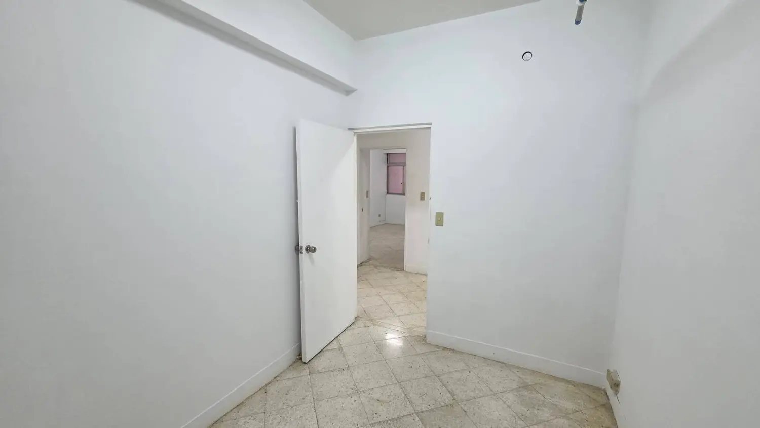 Office for rent in Xinyi District, Taipei City | NT$ 43 000 | 37 ping slide 7