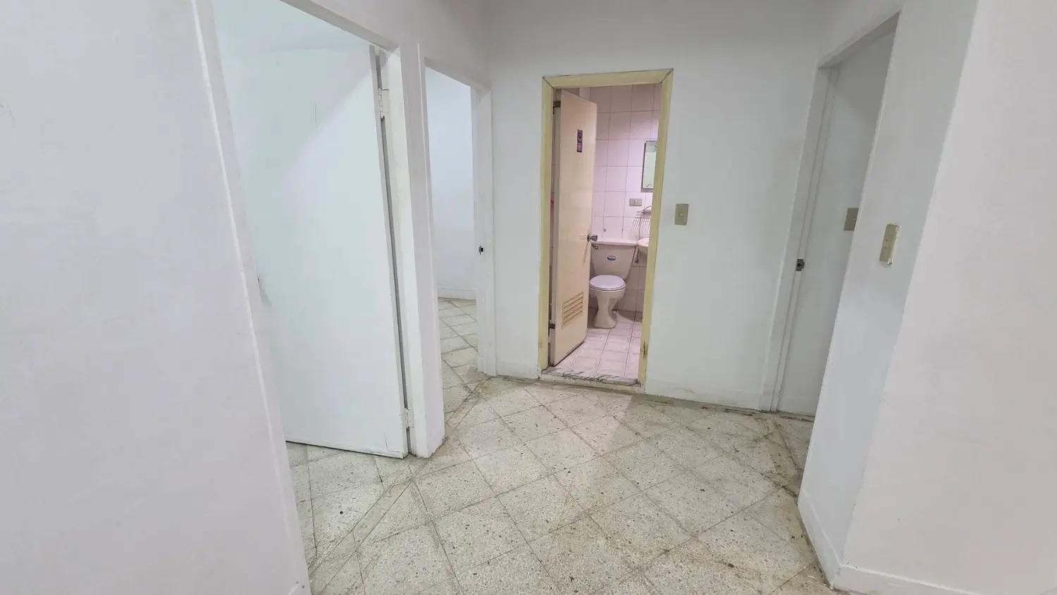 Office for rent in Xinyi District, Taipei City | NT$ 43 000 | 37 ping slide 9