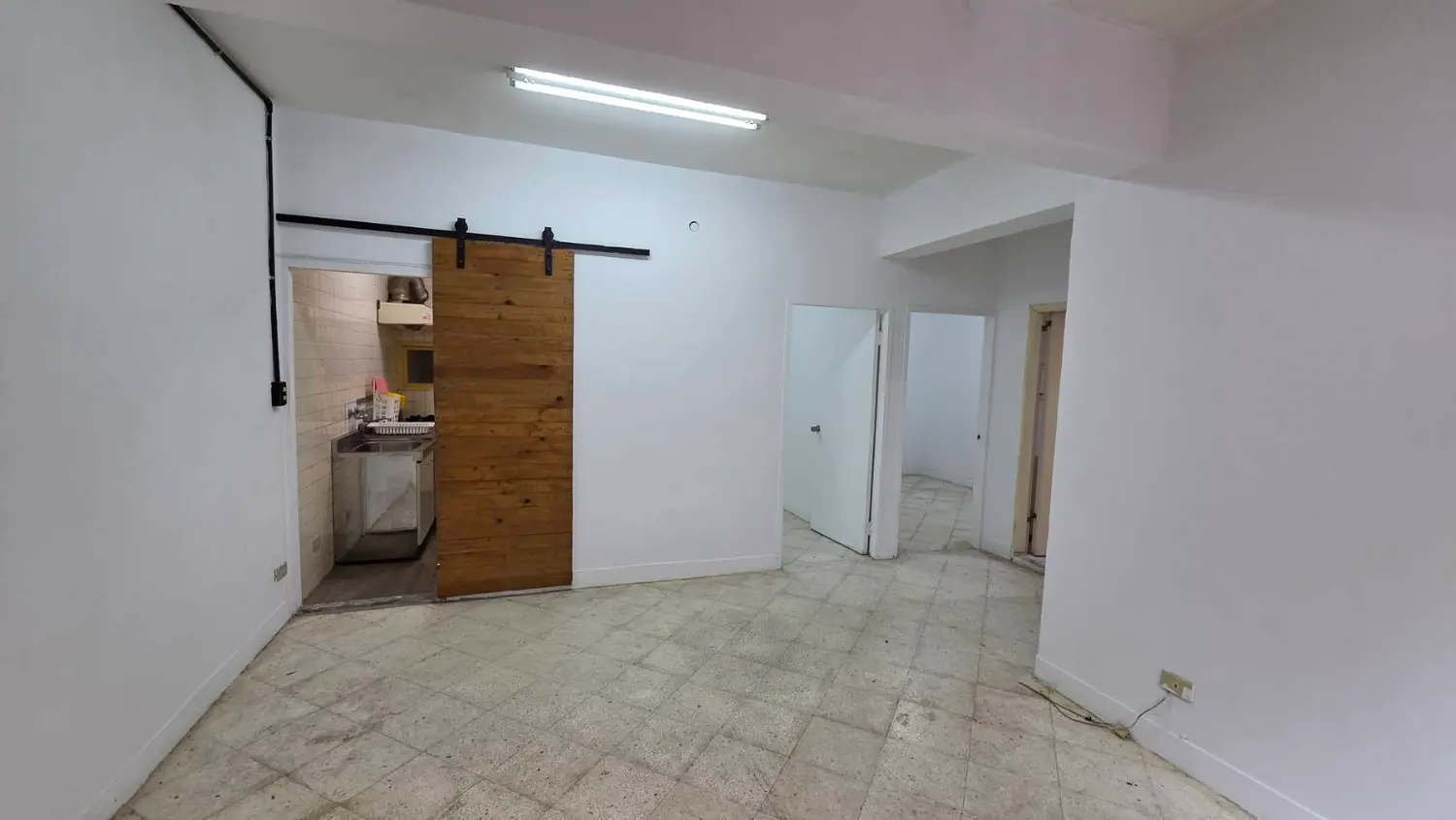 Office for rent in Xinyi District, Taipei City | NT$ 43 000 | 37 ping slide 11