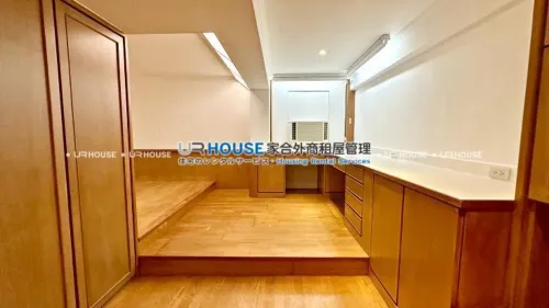 Townhouse for rent TWD 67 000 -  - 4 bedrooms