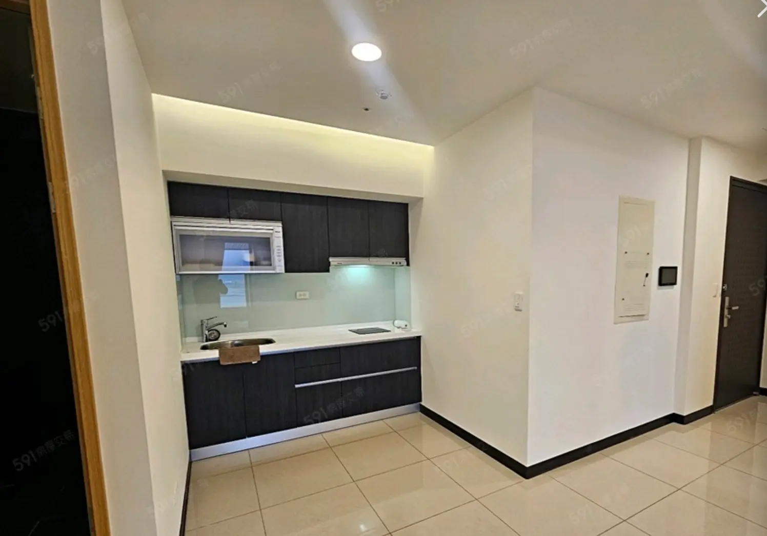 2 bedrooms apartment for rent in Tamsui District, New Taipei City | NT$ 27 000 | 38 ping slide 1