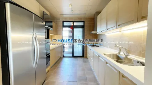 Apartment for rent TWD 250 000 -  - 4 bedrooms