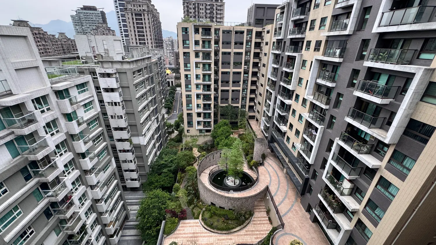 3 bedrooms apartment for rent in Tamsui District, New Taipei City | NT$ 33 000 | 34 ping slide 37