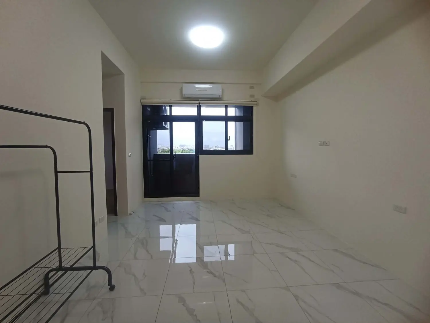 Studio apartment for rent in Hualien City, Hualien County | NT$ 22 000 | 16 ping slide 8