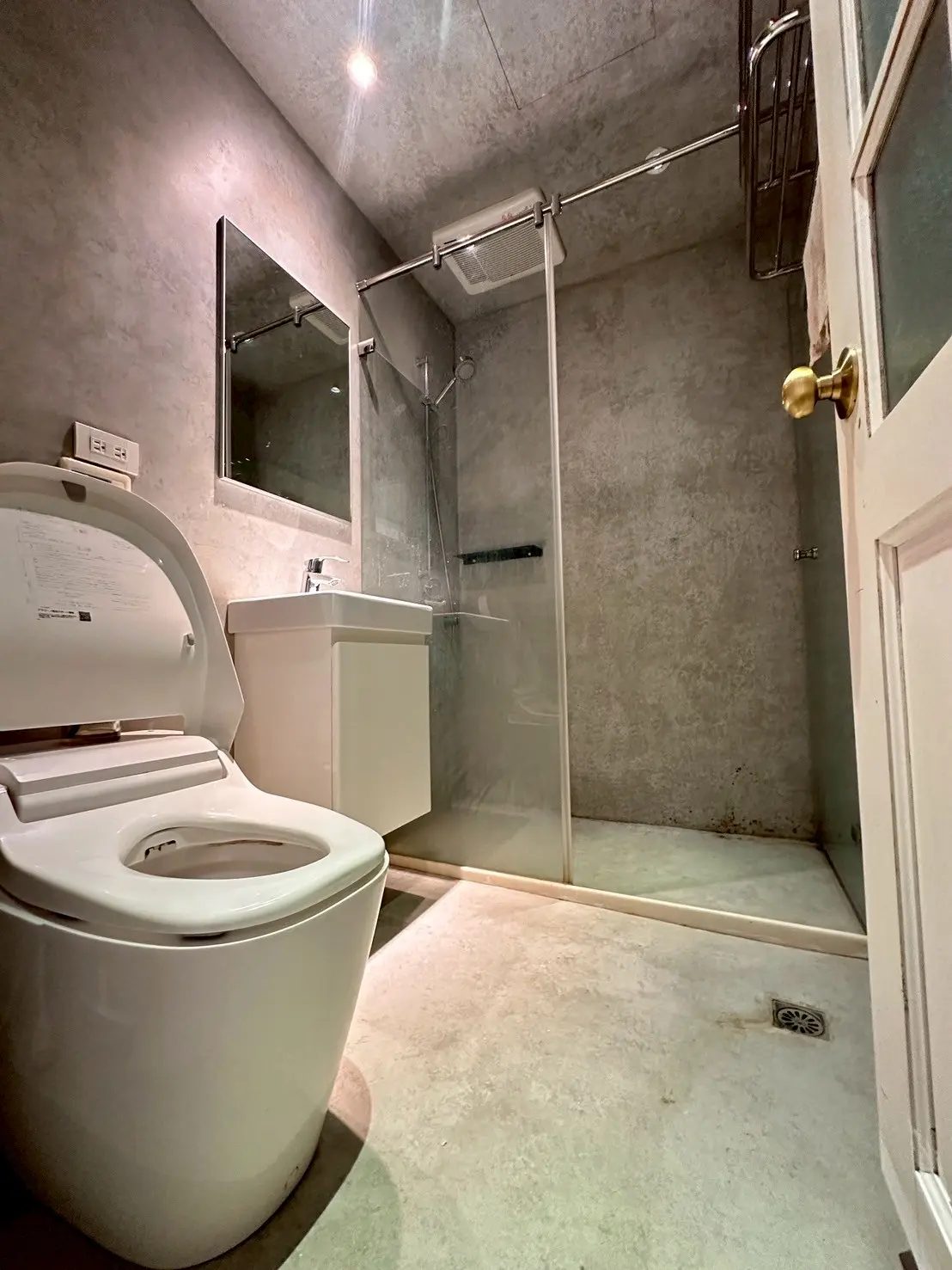 1 room apartment for rent in Songshan District, Taipei City | NT$ 32 000 | 12 ping slide 9