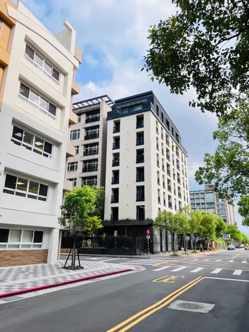 Studio apartment for sale in Zhongshan District, Taipei City | NT$ 69 990 000 | 38 ping slide 10
