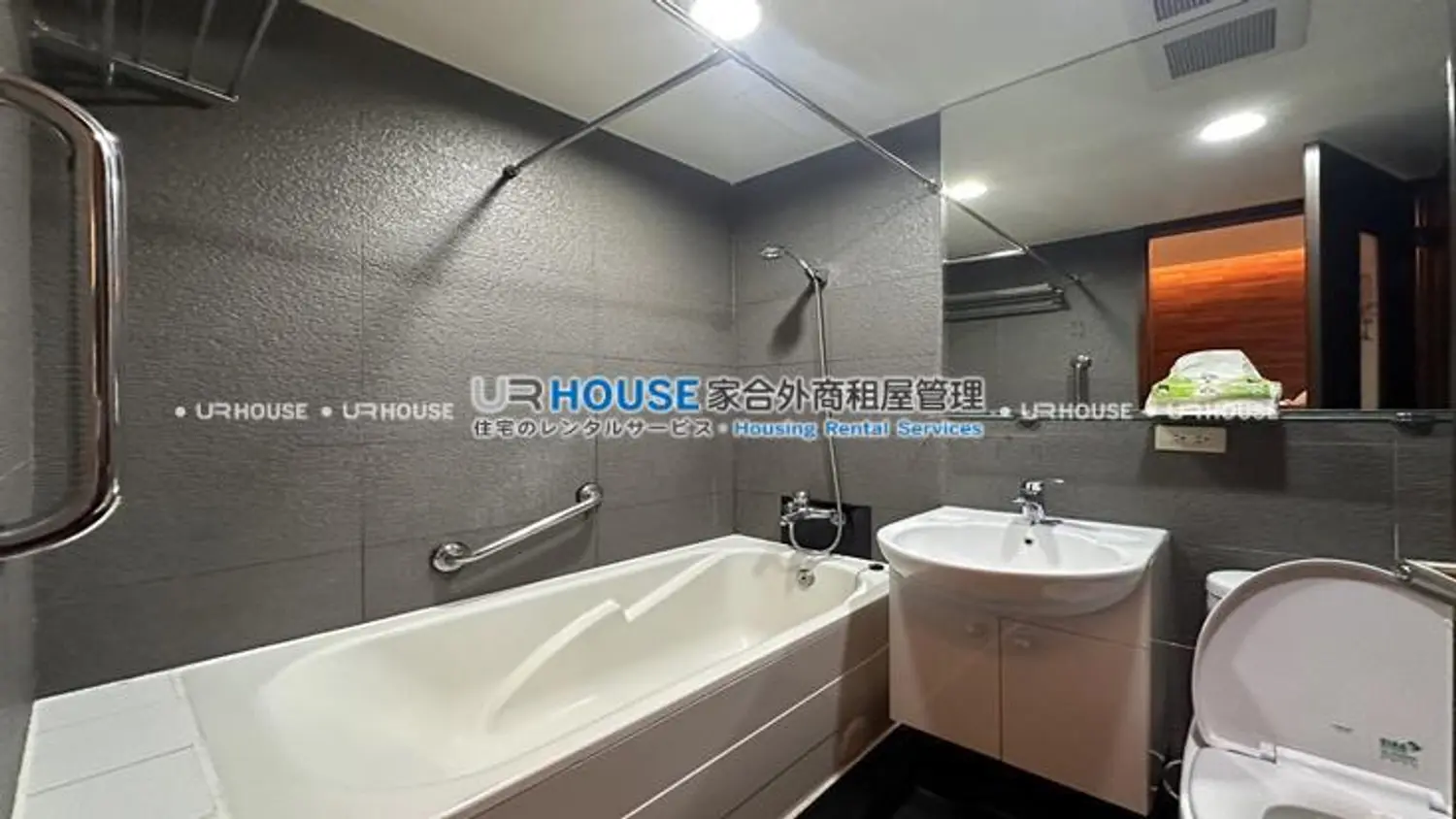 4 bedrooms apartment for rent TWD 98 000 - 66 ping - Daan District,Taipei City slide 0