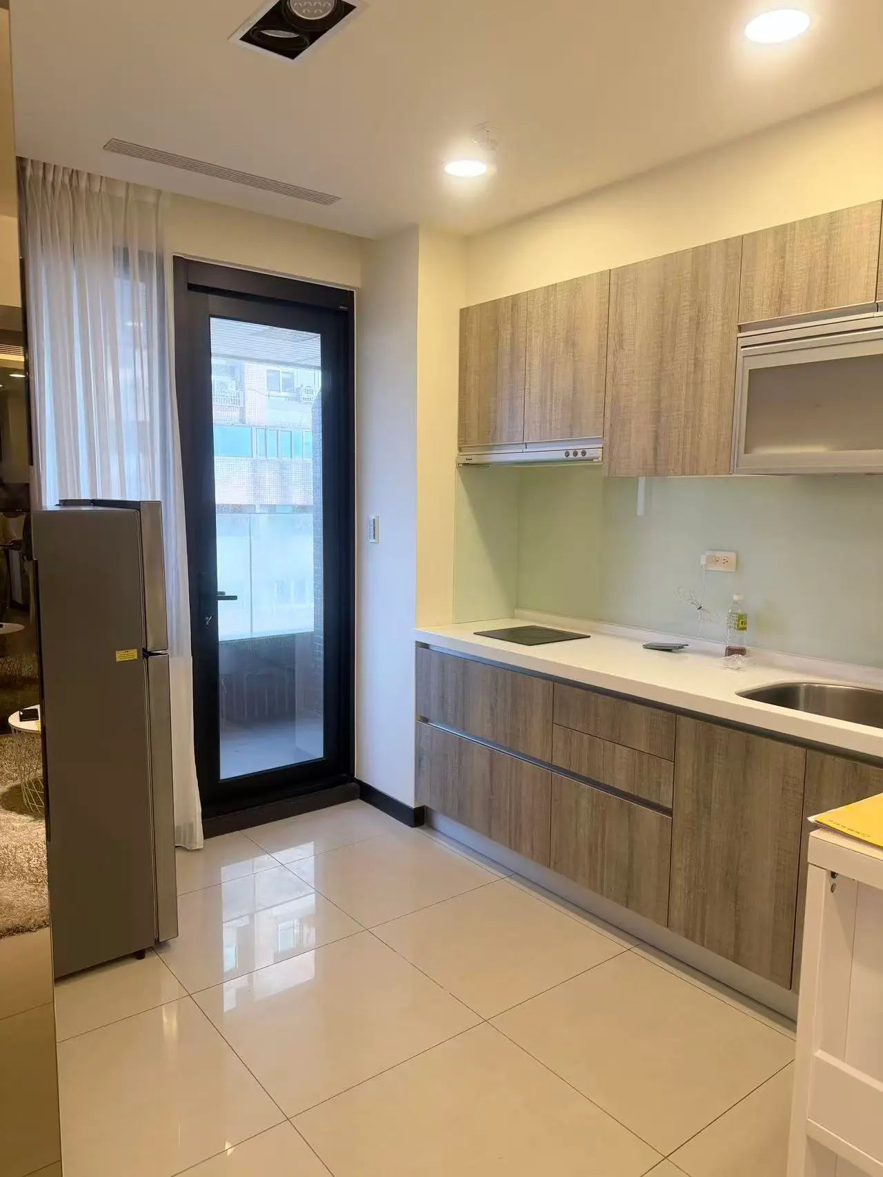 2 bedrooms apartment for rent in Tamsui District, New Taipei City | NT$ 28 500 | 53 ping slide 3