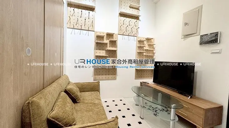 Studio apartment for rent in Shilin District, Taipei City | NT$ 32 500 | 9 ping slide 1
