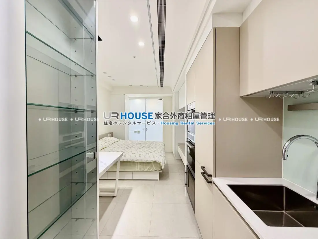Studio apartment for rent in Daan District, Taipei City | NT$ 50 000 | 10 ping slide 1