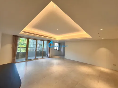 4 bedrooms apartment for rent in Shilin District, Taipei City | NT$ 120 000 | 92 ping slide 1