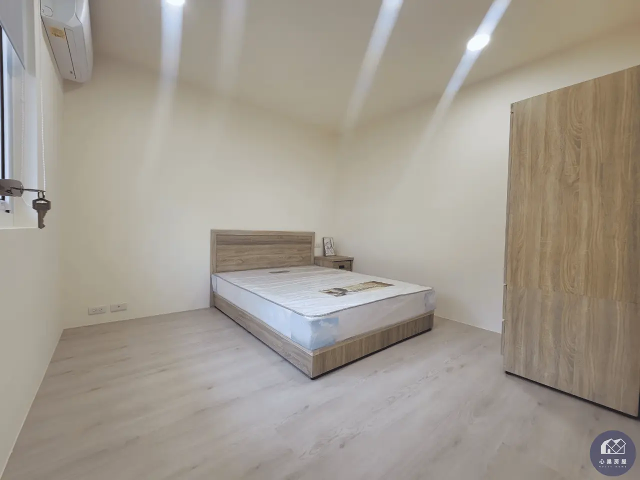 Room for rent in Xinyi District, Taipei City | NT$ 14 800 | 4 ping slide 1