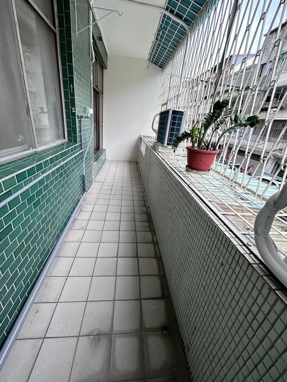Room for rent in Zhongshan District, Taipei City | NT$ 16 800 | 5 ping slide 2