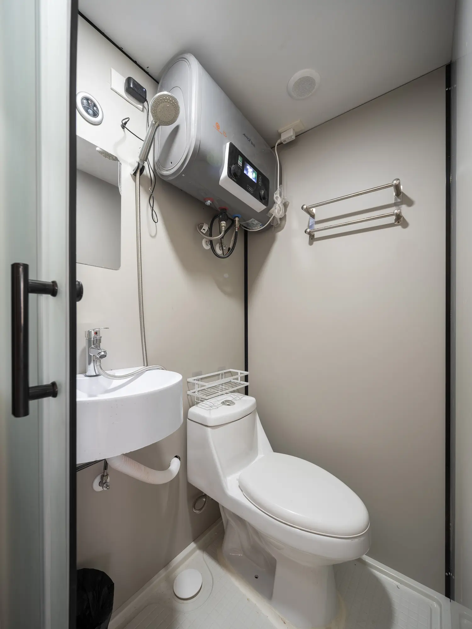 Room for rent in Daan District, Taipei City | NT$ 17 000 | 8 ping slide 7
